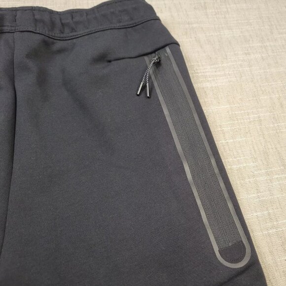 NIKE Tech Fleece Shorts Small Mens Black NSW Above The Knee . Condition … - Picture 3 of 13
